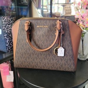 Brand new Michael Kor set
